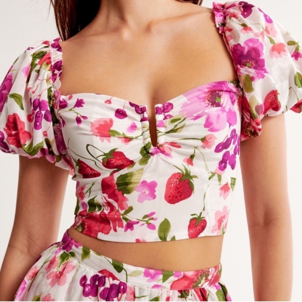 Abercrombie & Fitch Strawberry Floral Crop Top